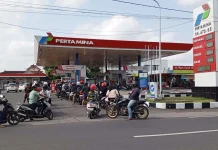 Antrean Panjang Terjadi di Sejumlah SPBU Lumajang
