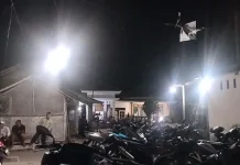 Malam Satu Syuro, Para Jamaah Berebut Air Degan di Jember