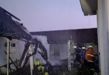 Kebakaran Gedung Tak Terpakai di Bondowoso Dipicu Pembakaran Sampah