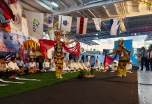 Gandrung Menyambut Fajar di Tengah Selat Bali