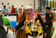 Menjelang Kepulangan, Jemaah Haji Jember Ramai Berburu Oleh-Oleh