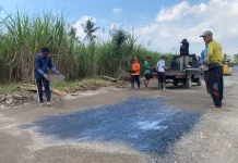 Warga Lombok Wetan Swadaya Perbaiki Jalan dan Drainase