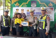 HUT Bhayangkara ke-80, Satlantas Polres Lumajang Salurkan Bansos untuk Ojol