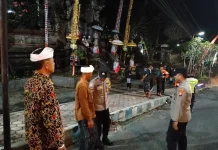 Polres Lumajang Amankan Penyambutan Air Suci di Senduro