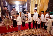 Bupati Ipuk Gelar Doa Bersama dan Santuni Anak Yatim