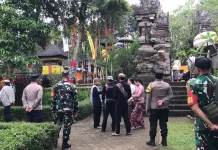 Ratusan Umat Hindu Gelar Piodalan di Pura Mandara Giri Semeru Agung