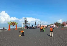 Pemkab Lumajang Jaga Kebersihan Pantai Watu Pecak Demi Kenyamanan Pengunjung