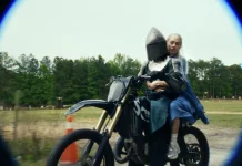 Phoebe Bridgers Kembali dengan "Lost Boys", Album Baru Dirilis Agustus