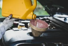 Jangan Tunggu Hitam Pekat, Zat Penting dalam Oli Bisa Habis