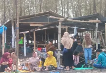 Ramainya Wisata Pantai Cemara Dongkrak Pendapatan UMKM