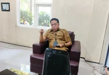 Sekolah Sepi Peminat, Dinas Pendidikan Bondowoso: Guru Urunan Beli Seragam