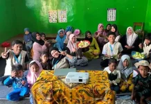 Mahasiswa KKN UIN Sunan Kalijaga Dorong Literasi Digital Keluarga di Jember