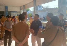 Kapal Nelayan Terbalik di Grajagan Banyuwangi