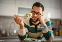 Mitos Makan sebelum Jam Enam Sore