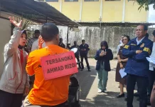 Polisi Menggelar Rekonstruksi Dugaan Pembunuhan Bidan oleh Suaminya