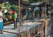 Puluhan Warga Renovasi Masjid di Candipuro Lumajang