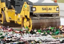 Pemerintah Lumajang Musnahkan Ribuan Botol Miras