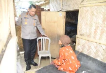 Polres Bondowoso Salurkan Bantuan untuk Tiga Lansia yang Hidup Sebatang Kara