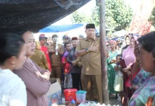 Bupati Situbondo Selipkan Pesan Kebersihan pada Upacara Petik Laut