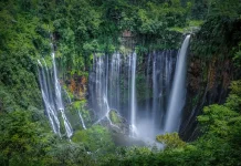 Tumpak Sewu Utamakan Keselamatan,Wisatawan yang Kelelahan Dibantu Naik Gratis