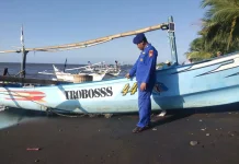 Nelayan Hilang, Perahunya Ditemukan Terbalik di tengah Laut
