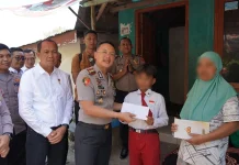 Polisi Salurkan Bantuan kepada Keluarga Terduga Pelaku Penganiayaan