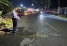 Motor Tabrak Samping Truk Tangki, Satu Penumpang Luka Berat
