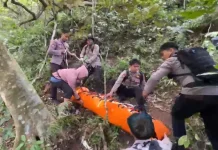 Lewati Medan Curam, Petugas Berhasil Evakuasi Jenazah Dua Pendaki Piramid
