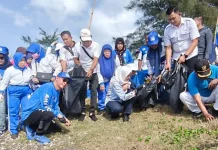 Partai Demokrat Banyuwangi Ajak Kader Jaga Lingkungan Pesisir