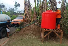 BPBD Distribusi Air Berkala untuk 50 KK di Antirogo Jember