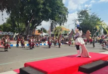 Karnaval Budaya di Situbondo, Menampilkan Pakaian Adat Nusantara