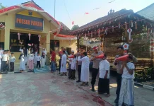 Jelang HUT RI ke-81, Polsek Pakem Bagikan Bendera Merah Putih