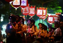 Pelajar Banyuwangi Diajak Menabung Lewat Pawai Lampion