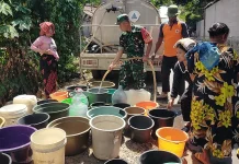 Distribusi Air Bersih untuk 100 Warga Terdampak Kekeringan Situbondo