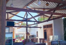 Atap Rumah Makan di Pantura Rusak Diterjang Puting Beliung