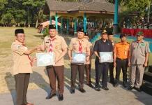 Peringati HUT Pramuka ke-65, Kapolres Bondowoso Terima Penghargaan