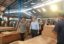 Dari Kalipuro, Furnitur Jati Banyuwangi Mendunia