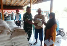 Penyaluran Bantuan Pangan di Tegalrandu Lumajang