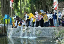 Sebanyak 15.000 Bibit Ikan Ditebar di Rowosumo Lumajang