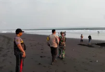 Warga Jombang Hilang Terseret Ombak di Pantai Paseban Jember