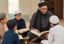 Ilmu Mengangkat Derajat Manusia jika Diamalkan dengan Niat yang Benar