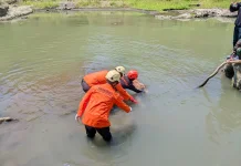 Lansia Hilang Saat Cari Blarak Ditemukan Meninggal di Sungai Sampean Baru