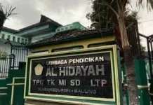 Alumni Al Hidayah Balung Satukan Rasa Santuni Anak Yatim
