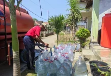 Ratusan KK di Kaliwining Terdampak Kekeringan, BPBD Salurkan Air Bersih