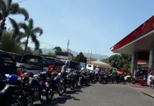 BBM di Bondowoso Sulit, Antrean SPBU Mengular hingga Luar Area