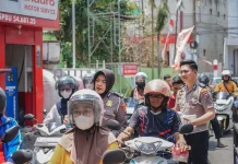 Antrean BBM, Satlantas Polres Jember Turunkan Personel Atur Lalu Lintas