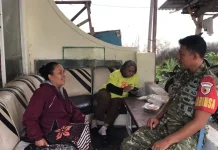 Anggota TNI Pererat Silaturahmi dengan Warga