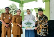 Lima Anak di Sukodono Terima Beasiswa, Dukungan agar Tetap Melanjutkan Pendidikan
