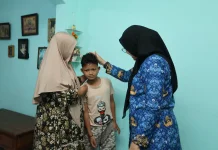 Bupati Ipuk Jamin Pendidikan Anak Dua Korban Hilang KM Virgo hingga Kuliah