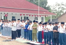 Seratusan Siswa Al Uswah Banyuwangi Gelar Salat Istisqa